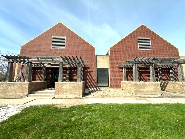 More details for 2022 Kelle Dr, Chesterton, IN - Office for Sale