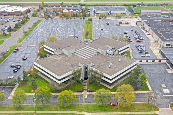 2135 Maple Rd, Troy, MI à vendre - Photo principale - Image 1 de 1