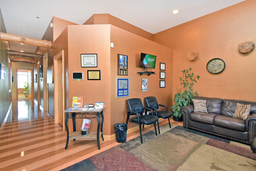 1150 Selmi Dr, Reno, NV à vendre - Photo du bâtiment - Image 2 de 15