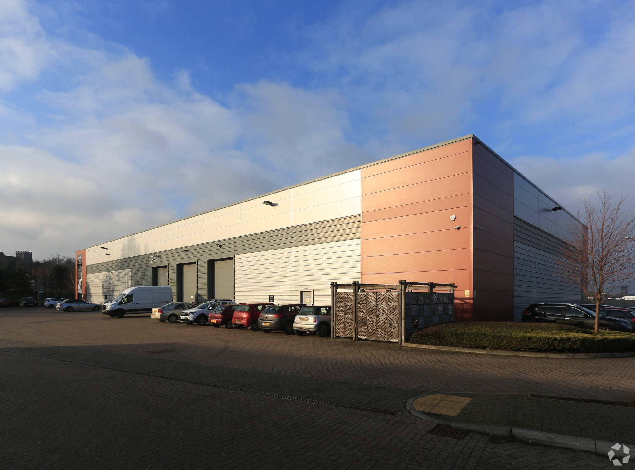 24 Quadrant Ct, Greenhithe for lease Primary Photo- Image 1 of 5