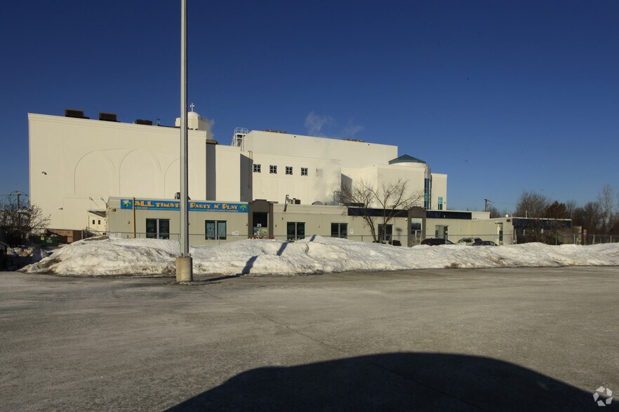 25 Mallard Rd, Toronto, ON à louer - Photo du bâtiment - Image 2 de 3