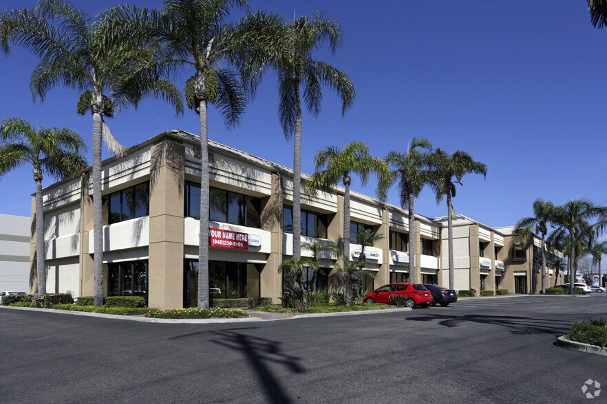 15061 Springdale St, Huntington Beach, CA à louer - Photo du bâtiment - Image 2 de 10
