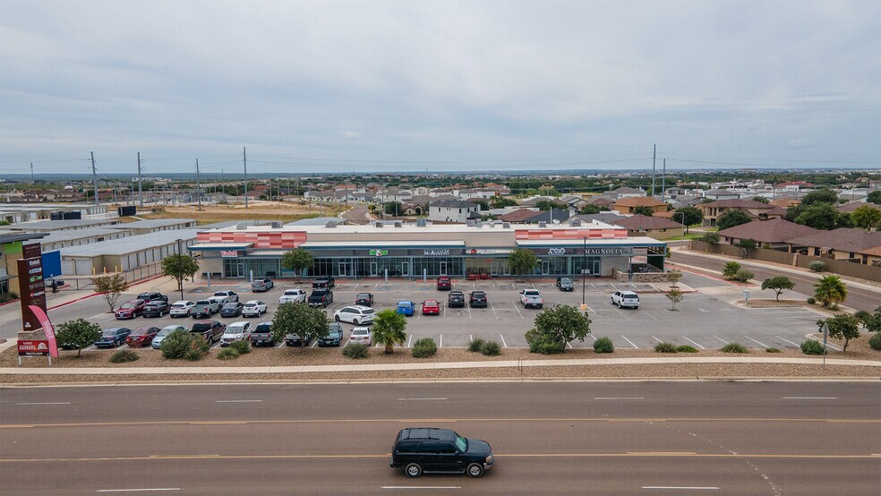 2101 Shiloh Dr, Laredo, TX à louer - Photo du bâtiment - Image 3 de 12