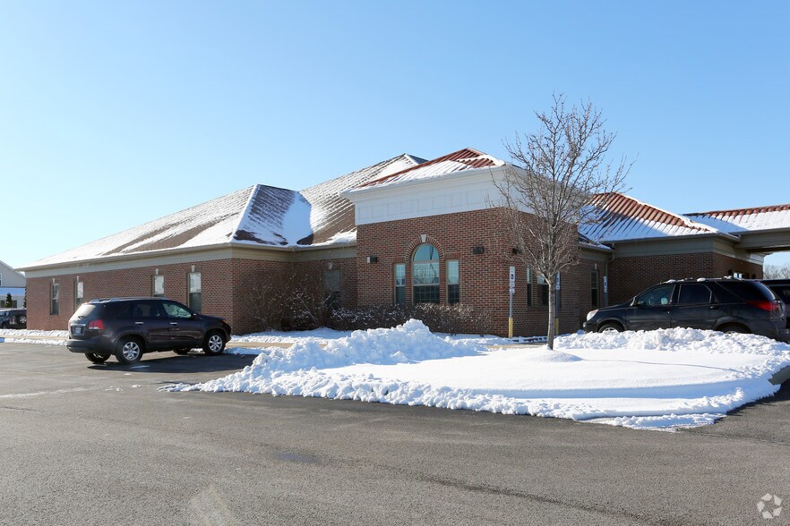 29804 Lake Shore Blvd, Willowick, OH à vendre - Photo du bâtiment - Image 2 de 4
