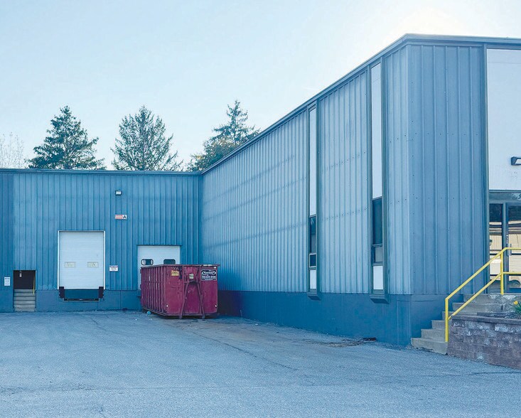 1901 Mayview Rd, Bridgeville, PA à louer - Photo du bâtiment - Image 2 de 9