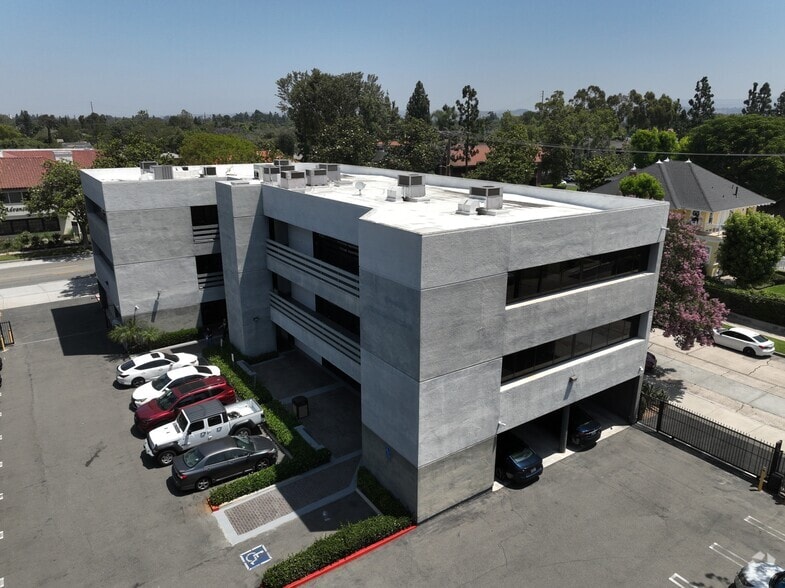 1600 E 4th St, Santa Ana, CA for lease - Matterport Community - Image 2 of 11