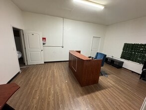 14529 Archwood St, Van Nuys, CA for lease Building Photo- Image 2 of 5