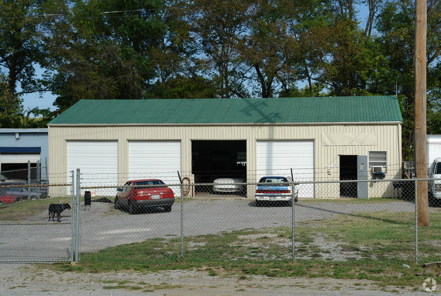 2707 Mccampbell Ave, Nashville, TN for lease - Building Photo - Image 2 of 2