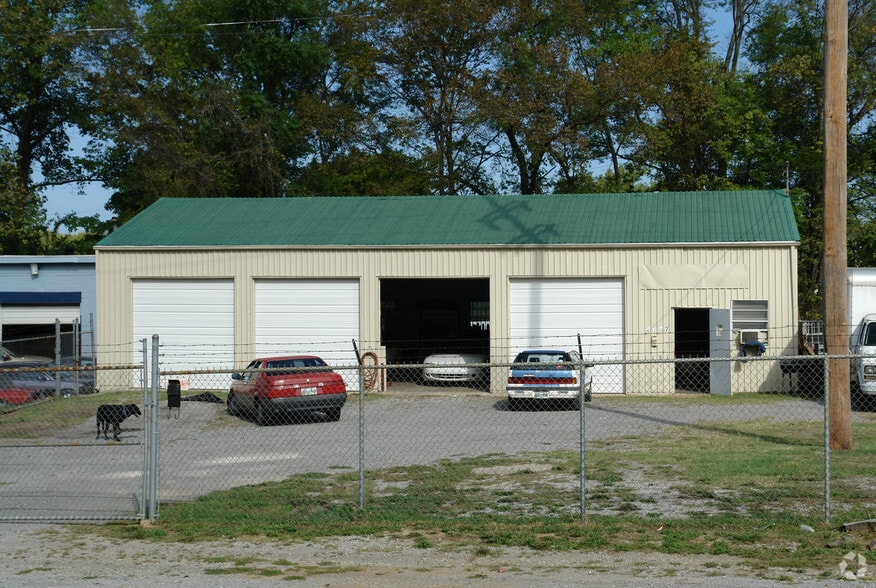 2707 Mccampbell Ave, Nashville, TN à louer - Photo du bâtiment - Image 2 de 2