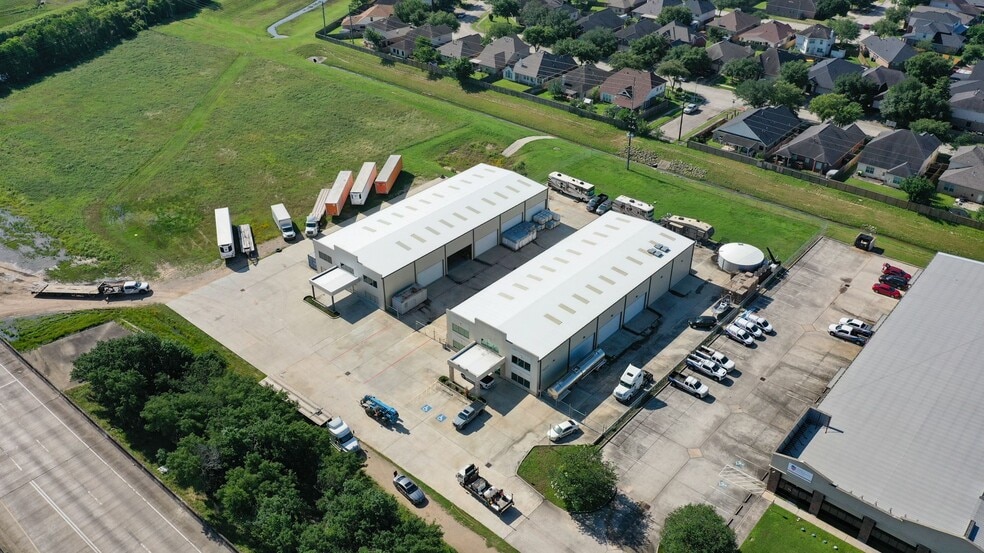 6631 N Sam Houston Pky W, Houston, TX for sale - Building Photo - Image 3 of 38