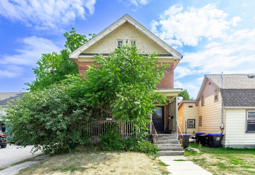160-180 First St portefeuille de 4 propriétés à vendre sur LoopNet.ca - Photo du bâtiment - Image 2 de 40