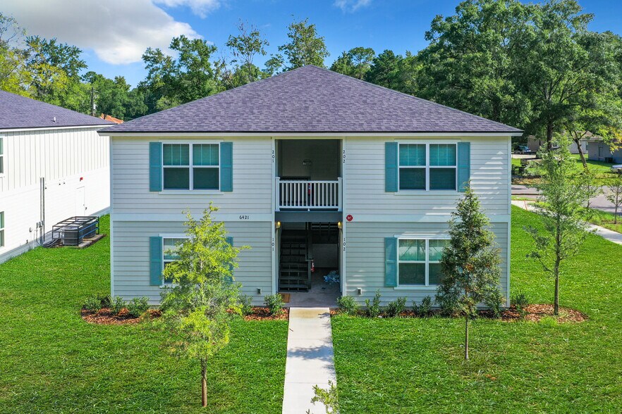 6421 Breezy Oaks Way, Jacksonville, FL à vendre - Photo du bâtiment - Image 3 de 34