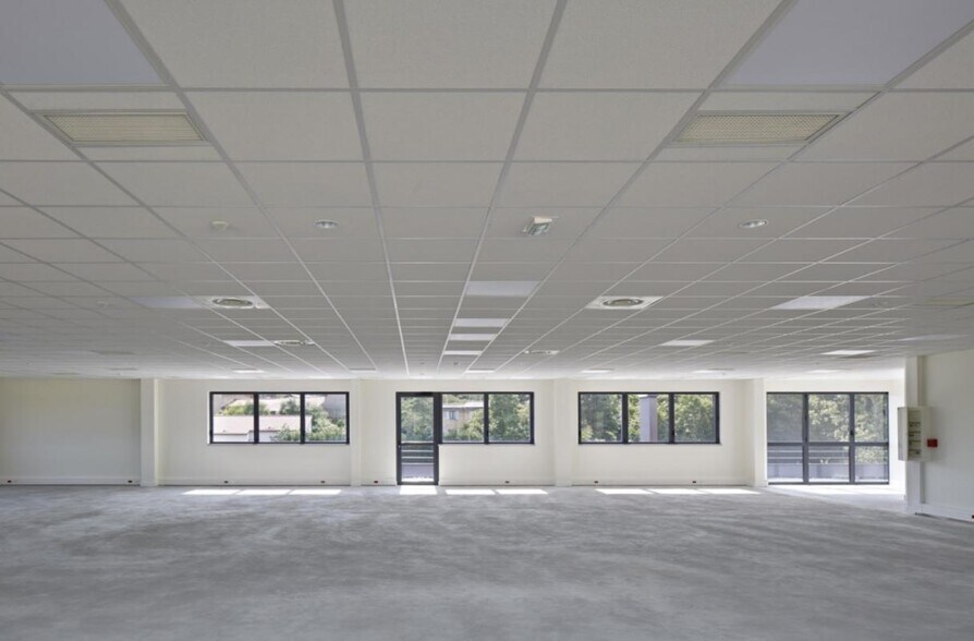 Flex dans Dardilly à louer - Photo du bâtiment - Image 2 de 18