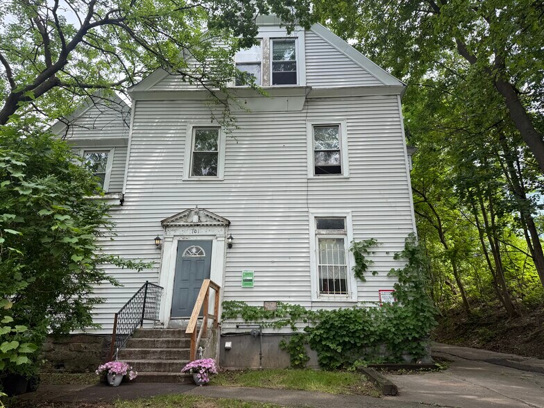 101 Comstock Ave, Syracuse, NY à vendre - Photo du bâtiment - Image 1 de 37