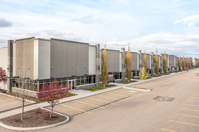 Plus de détails pour 4004-4124 51 Av NW, Edmonton, AB - Industriel à louer