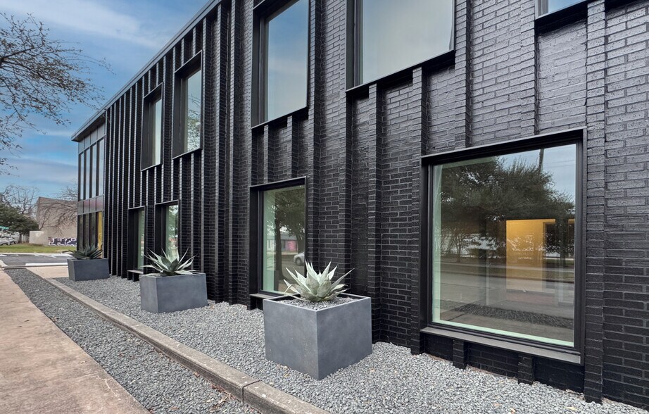 2120 Montrose Blvd, Houston, TX à louer - Photo du bâtiment - Image 3 de 7