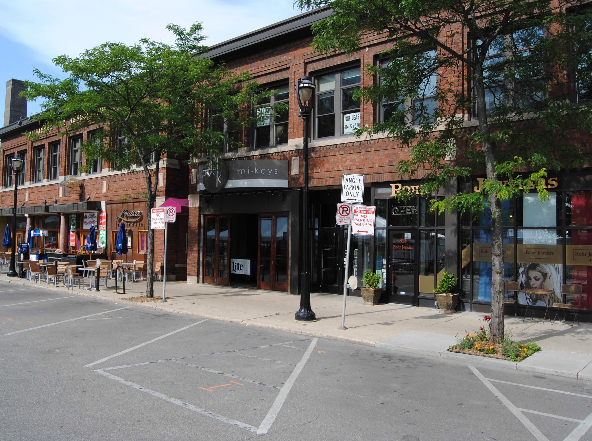 805-813 N Jefferson St, Milwaukee, WI for lease Primary Photo- Image 1 of 7