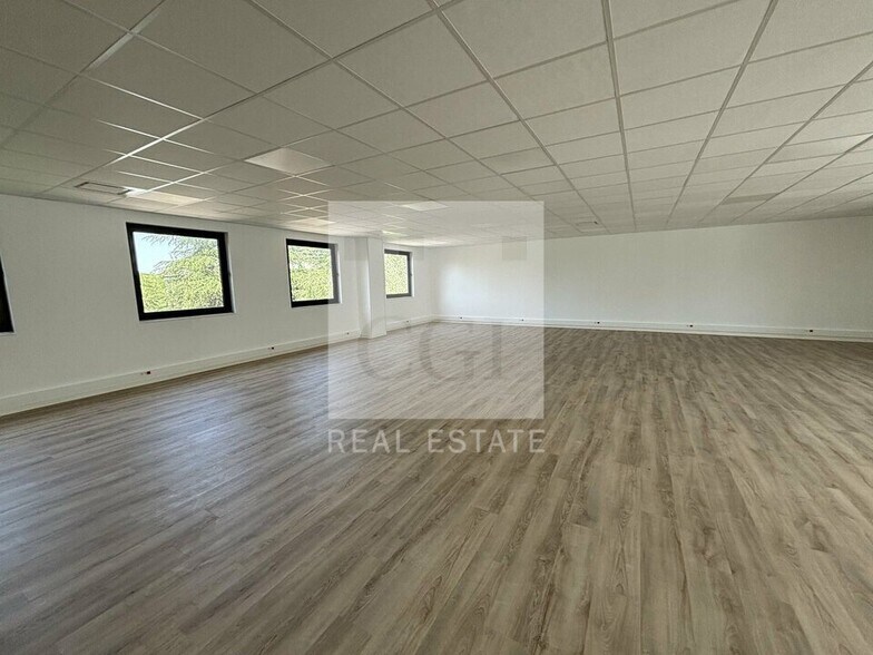 Office in Limonest for lease - Building Photo - Image 3 of 17