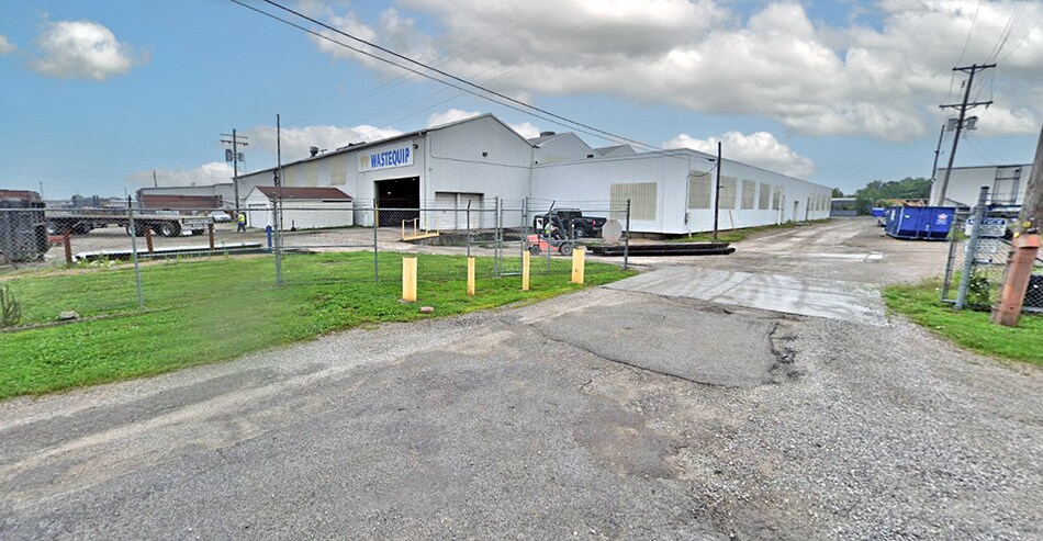 2701 Converse Ave, East Saint Louis, IL à vendre - Photo du bâtiment - Image 1 de 8