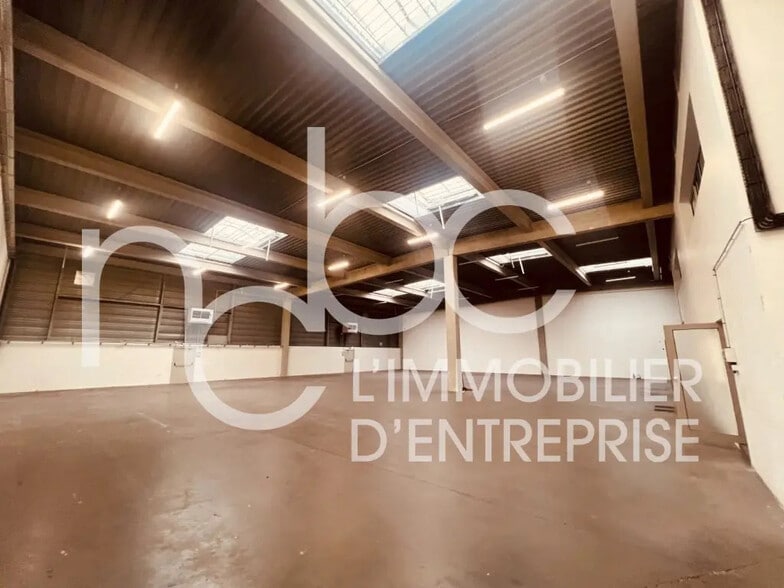 Flex in Vaulx-en-Velin for lease - Interior Photo - Image 2 of 12