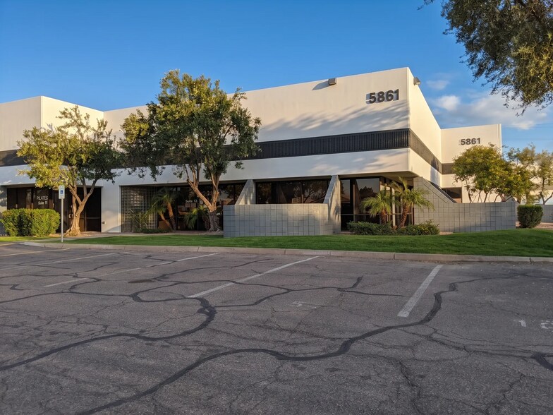 5865 S Kyrene Rd, Tempe, AZ à louer - Photo du bâtiment - Image 2 de 10