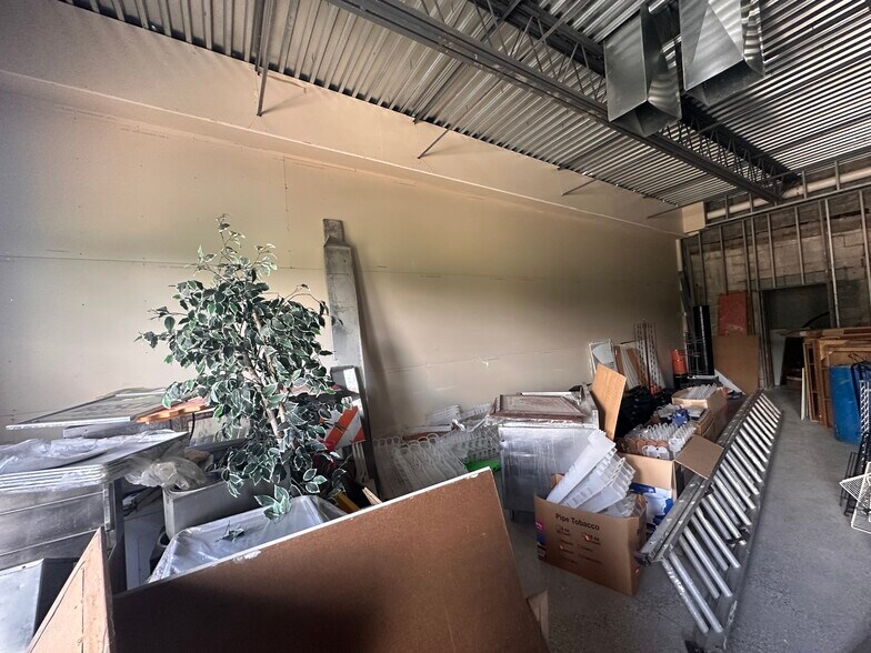 8184-8198 N Dixie Hwy, Newport, MI à louer - Photo intérieure - Image 3 de 8