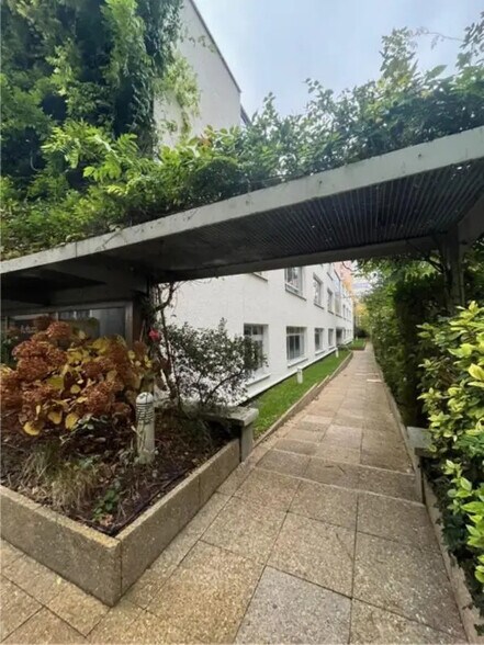 Bureau dans Boulogne-Billancourt à vendre - Photo du bâtiment - Image 2 de 8