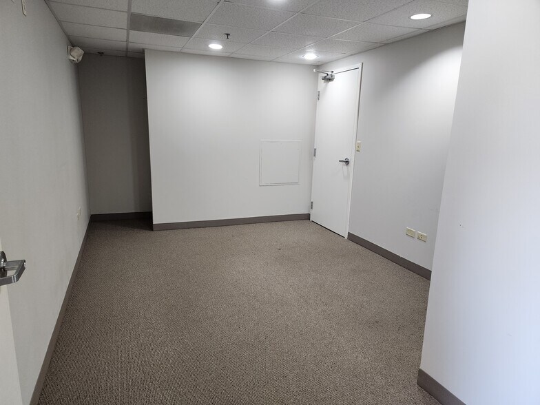 970 Harris Rd, Grayslake, IL à louer - Photo intérieure - Image 3 de 11