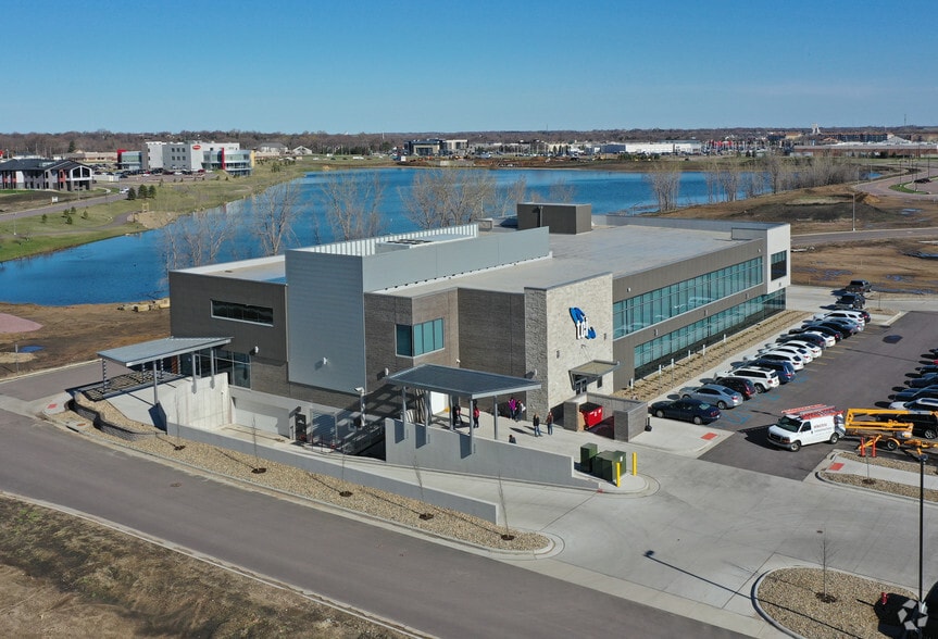 2700 S Lorraine Pl, Sioux Falls, SD à louer - Aérien - Image 2 de 2