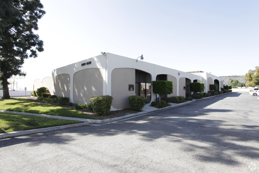 2615-2655 Pomona Blvd, Pomona, CA for lease - Primary Photo - Image 1 of 3