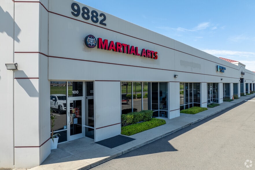 9880 Waterman Rd, Elk Grove, CA à louer - Photo du bâtiment - Image 2 de 7