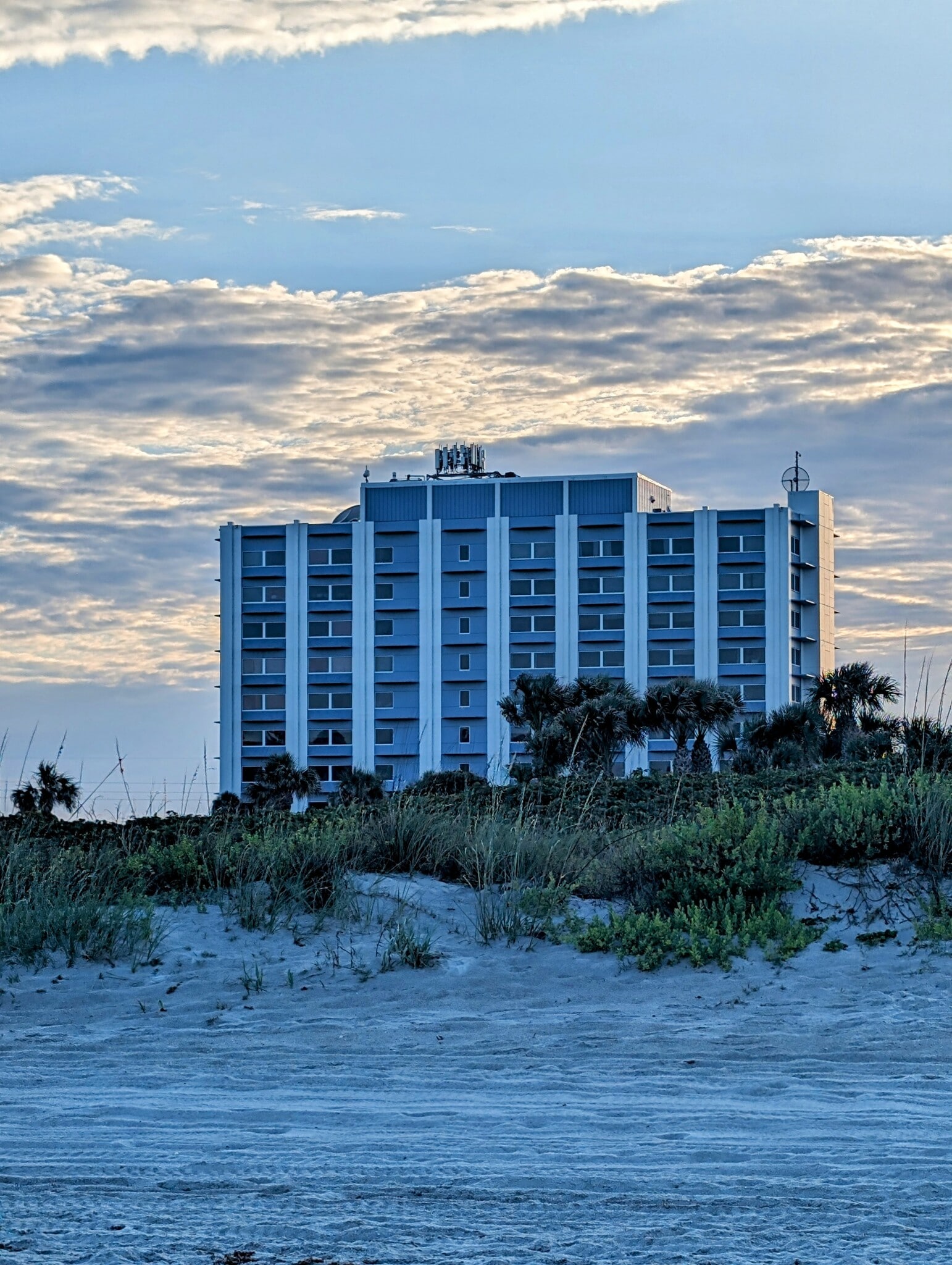 1980 N Atlantic Ave, Cocoa Beach, FL à louer Photo du bâtiment- Image 1 de 1