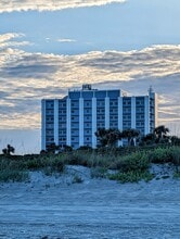 1980 N Atlantic Ave, Cocoa Beach, FL à louer Photo du bâtiment- Image 1 de 1