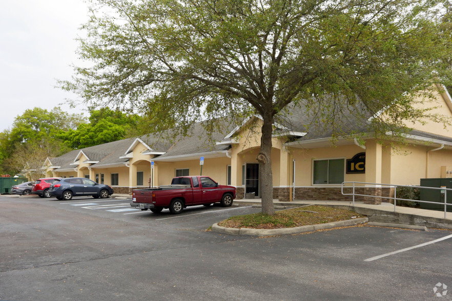 403-417 Lithia Pinecrest Rd, Brandon, FL for lease - Building Photo - Image 1 of 6