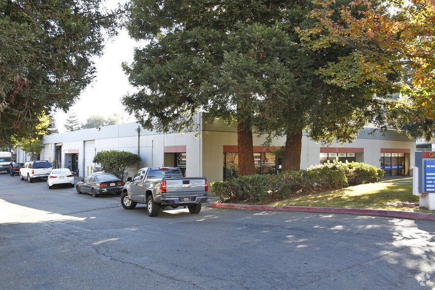 6401-6451 Golden Gate Dr, Dublin, CA for lease - Primary Photo - Image 1 of 5