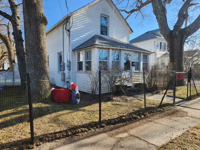 90 Old Quogue Rd, Riverhead, NY à vendre - Photo principale - Image 1 de 12