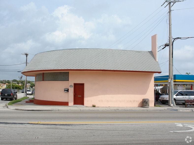 1735 NW 7th St, Miami, FL à louer - Photo du bâtiment - Image 2 de 3