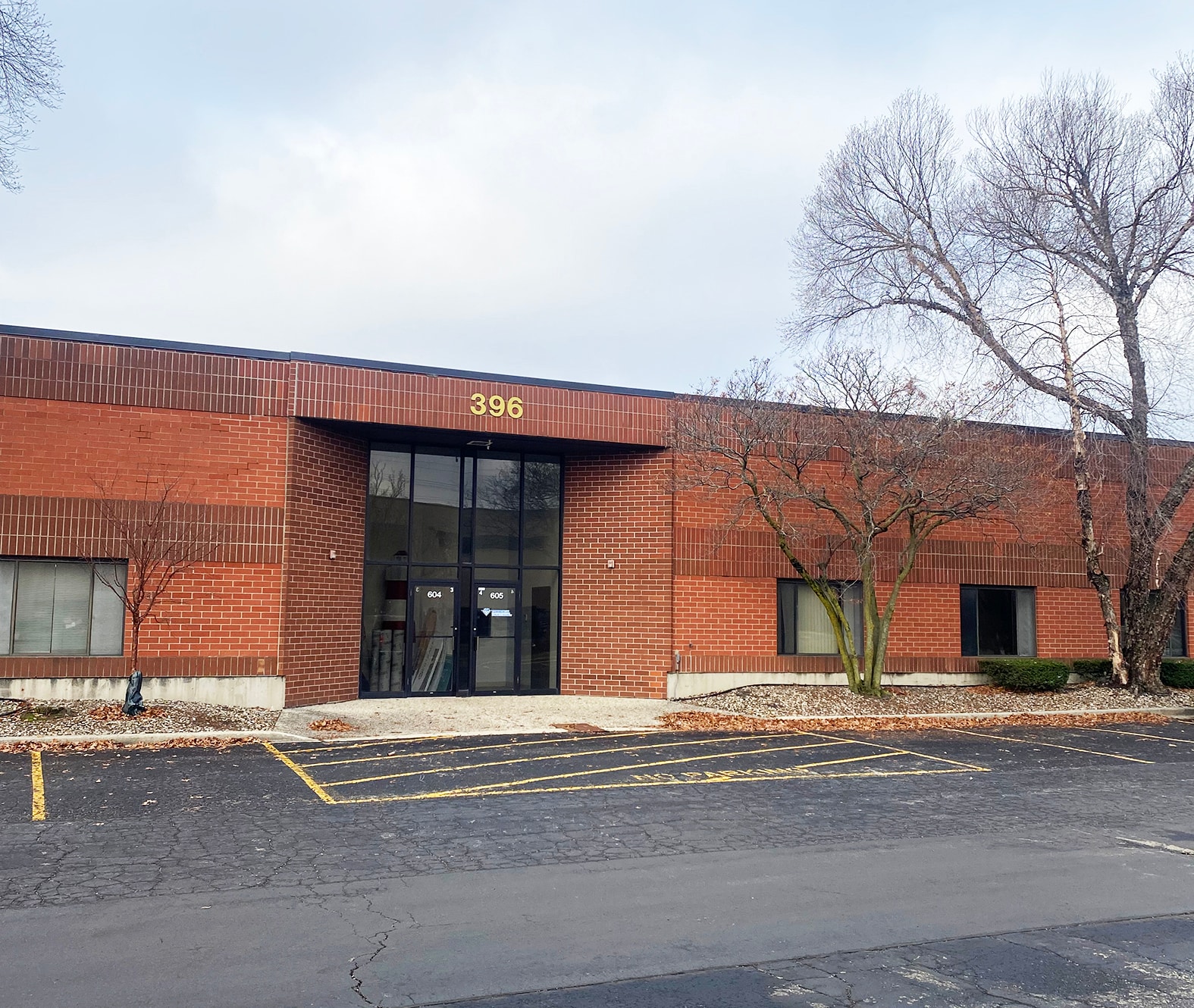 396 W Fenton Ln, West Chicago, IL for lease Interior Photo- Image 1 of 8