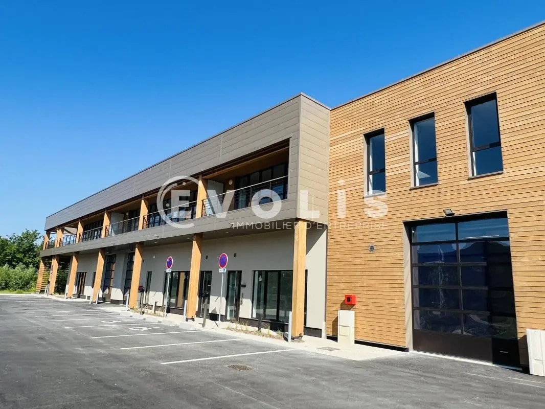 Flex in Collégien for lease Building Photo- Image 1 of 11