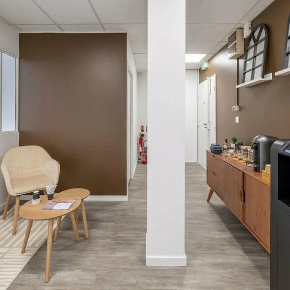 Office in Aix-en-Provence for lease - Interior Photo - Image 3 of 26