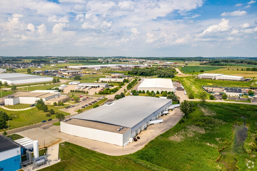 4355 Duraform Ln, Windsor, WI à louer - Aérien - Image 2 de 9