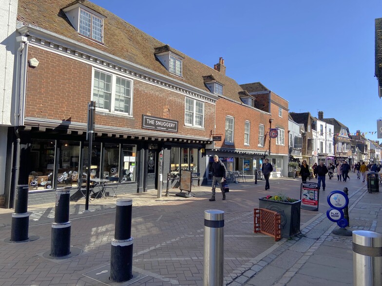 26 & 27 St Peters Street portfolio of 2 properties for sale on LoopNet.ca - Building Photo - Image 2 of 12