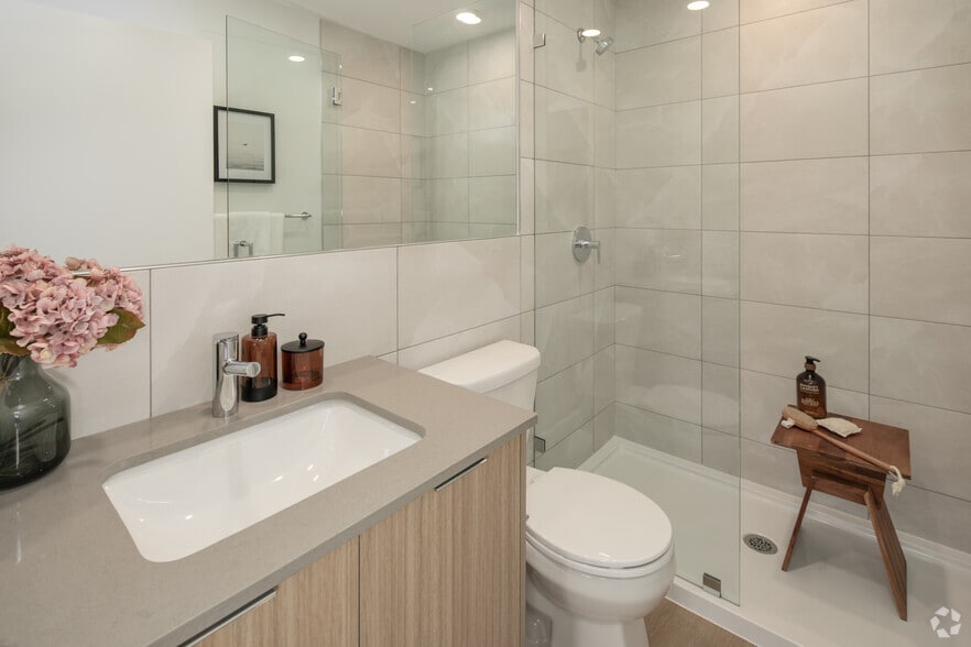 5828 Granville St, Vancouver, BC for sale - Interior Photo - Image 2 of 22