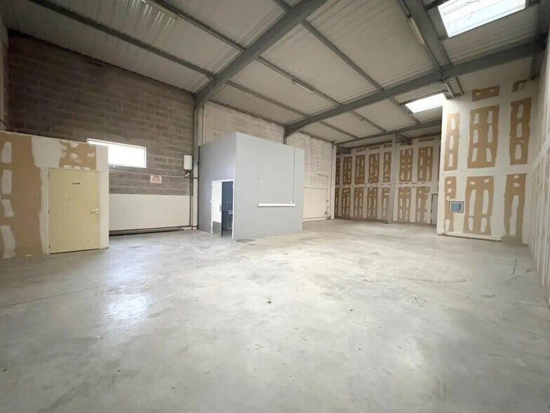 Industriel dans Argenteuil à louer - Photo du bâtiment - Image 2 de 10