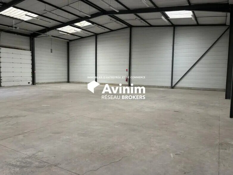 Industrial in Aix-en-Provence for lease - Interior Photo - Image 2 of 13