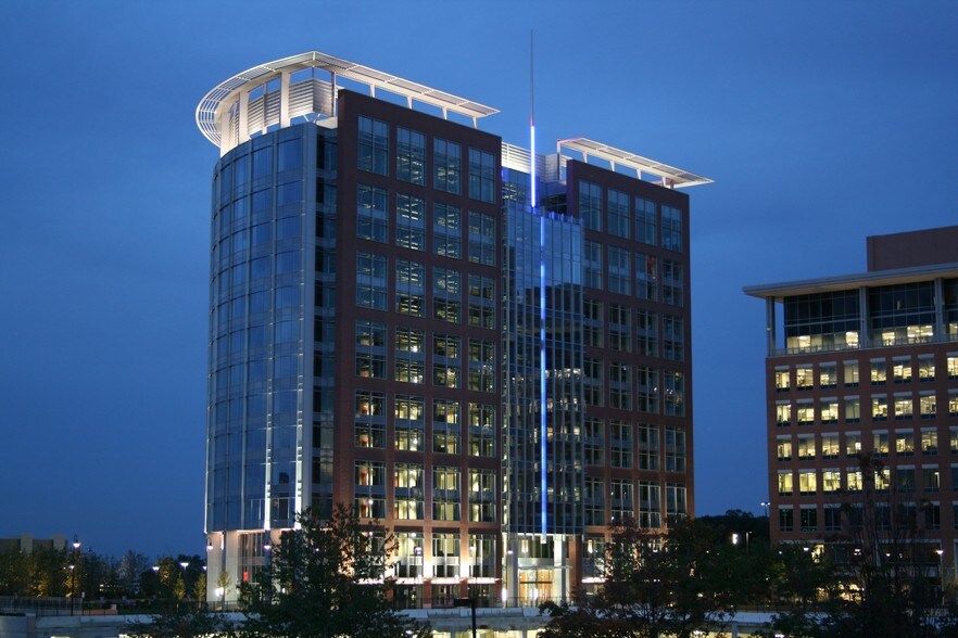 1850 Towers Crescent Plz, Vienna, VA à louer - Photo du bâtiment - Image 1 de 8