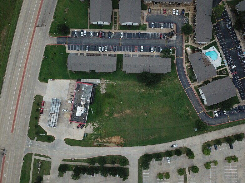 University Dr, Denton, TX à vendre - Photo du bâtiment - Image 1 de 9