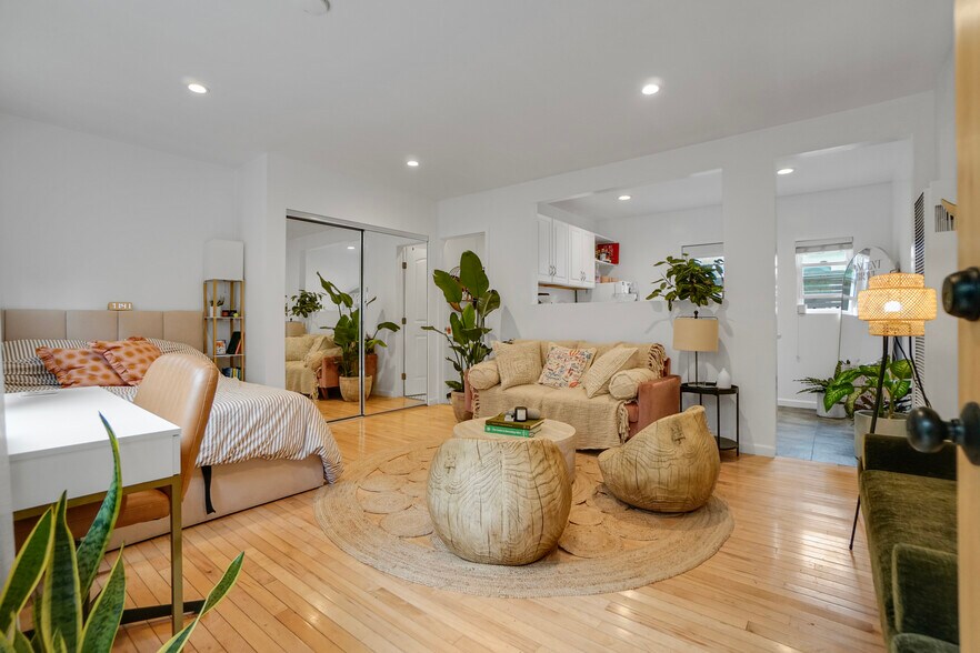705 Flower Ave, Venice, CA à vendre - Photo du bâtiment - Image 3 de 19