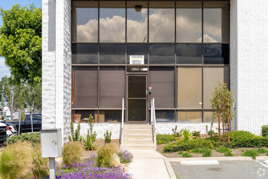 13941 Norton Ave, Chino, CA à louer - Photo du bâtiment - Image 2 de 5