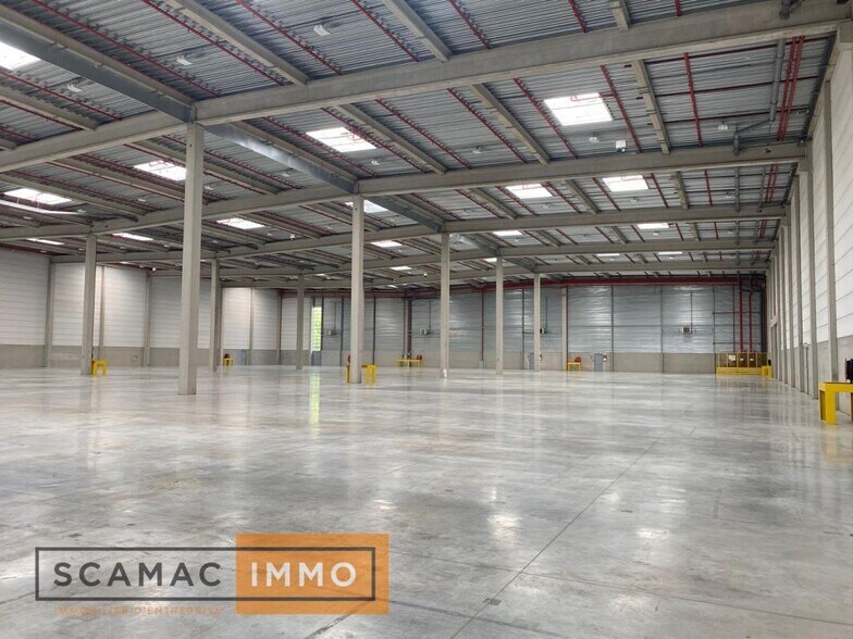 Industrial in Moissy Cramayel for lease - Building Photo - Image 2 of 11
